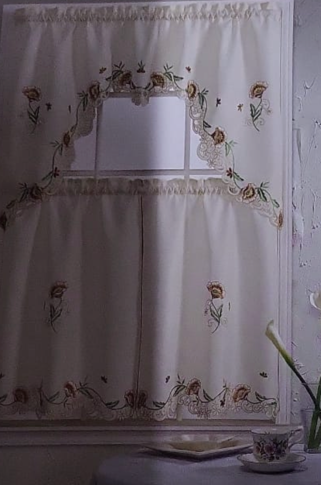 Daniel's Bath & Beyond Kitchen Curtain