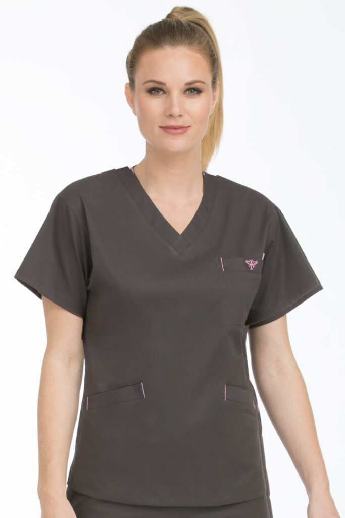 Blusa médica con la firma de Med Couture 